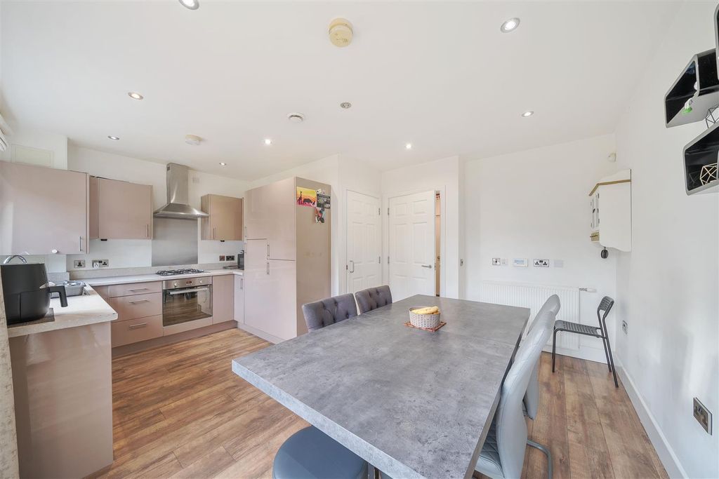 Property photo 2 of 21 1386853-17-69340377Bce4d.Jpg