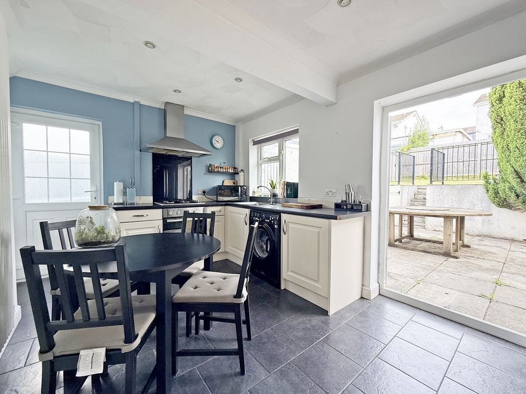 Property photo 3 of 18 Kitchen-Diner