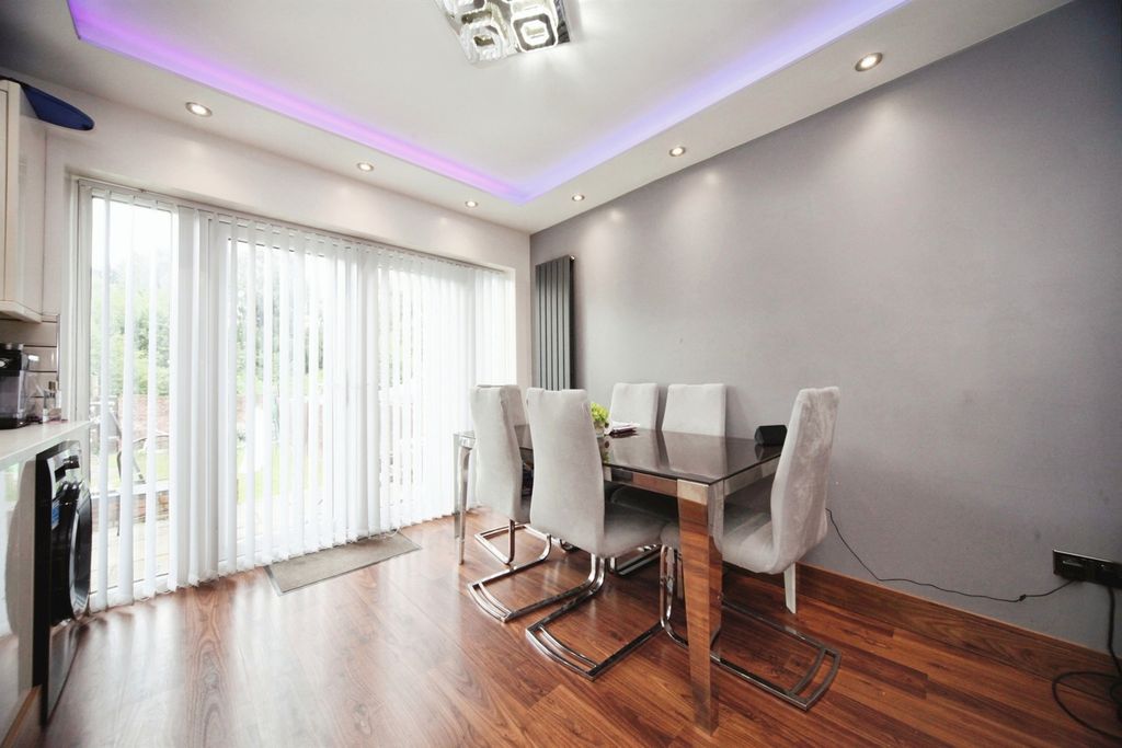 Property photo 3 of 33