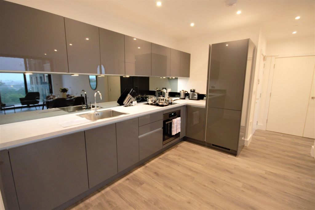Property photo 2 of 8 Kitchen