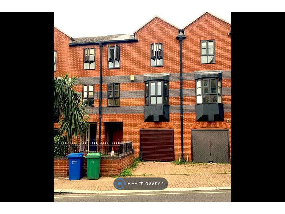 Property photo 1 of 8 Front Of The House