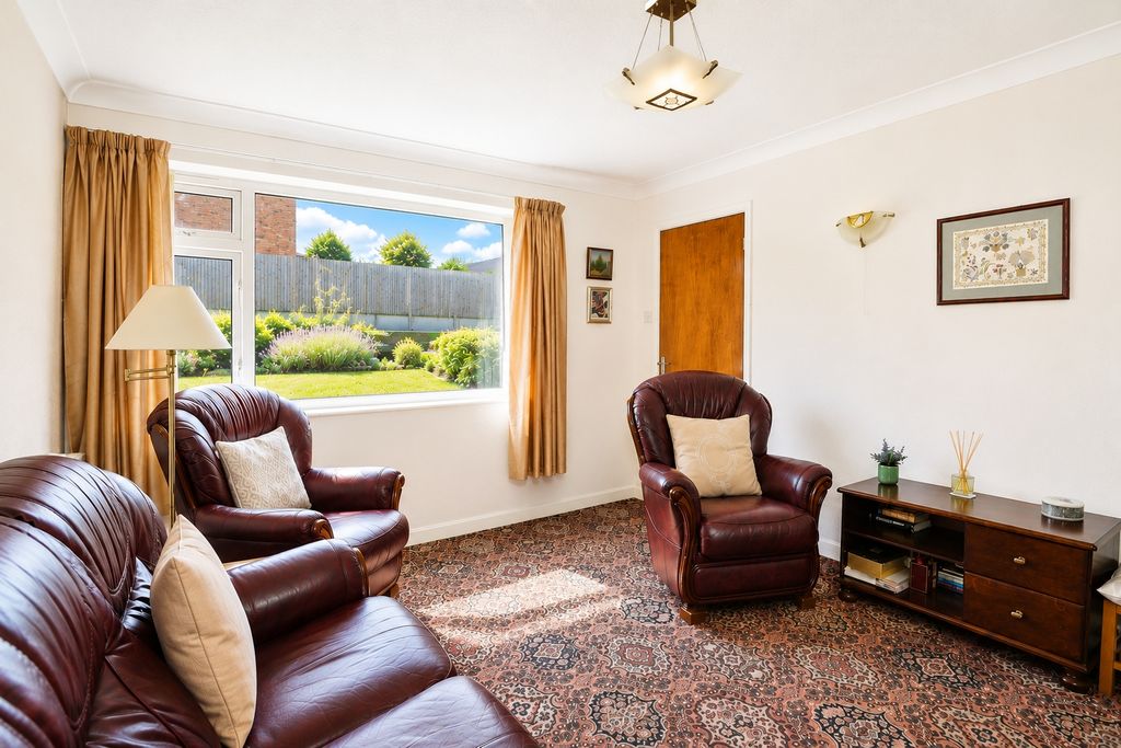 Property photo 3 of 13 Lounge