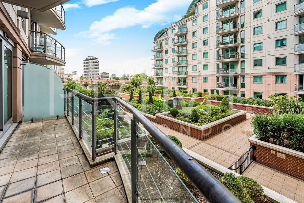 Property photo 3 of 16 Dh100.Jpg