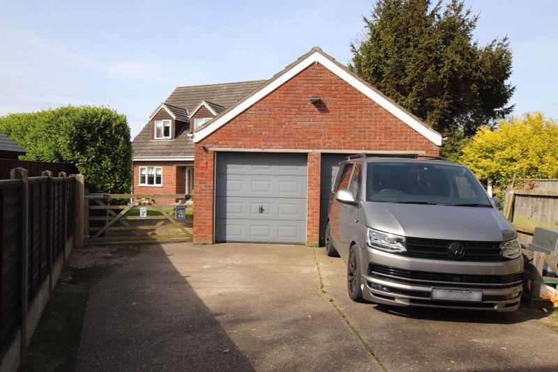 Property photo 2 of 22 Garage And Parking