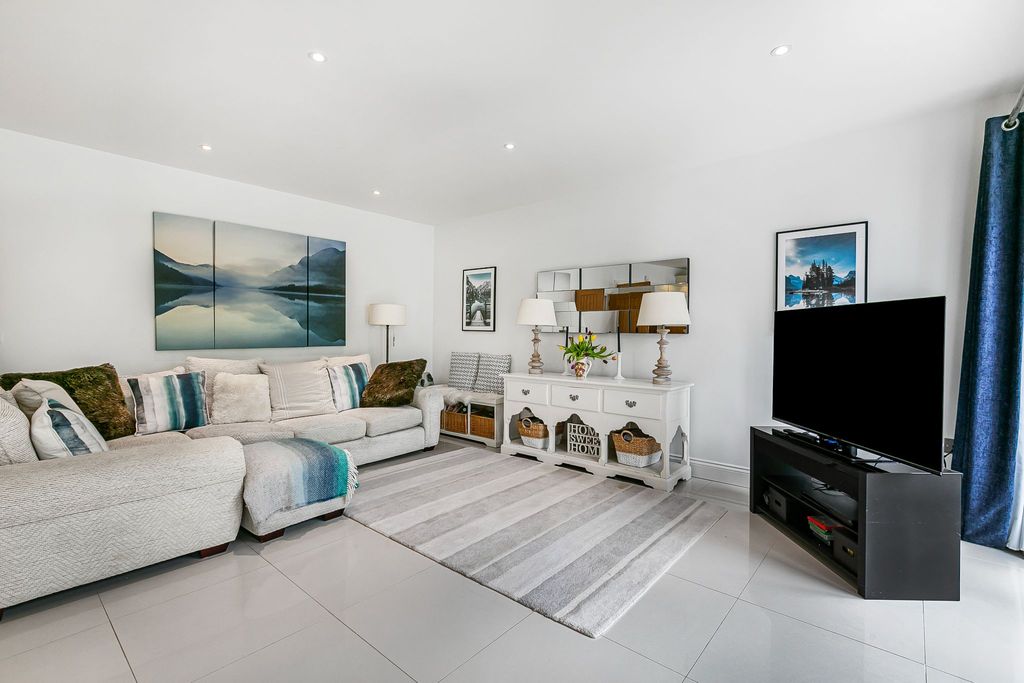 Additional image 11 of 5 bed detached house for saleGeorges Wood Road, Brookmans Park, Hatfield AL9