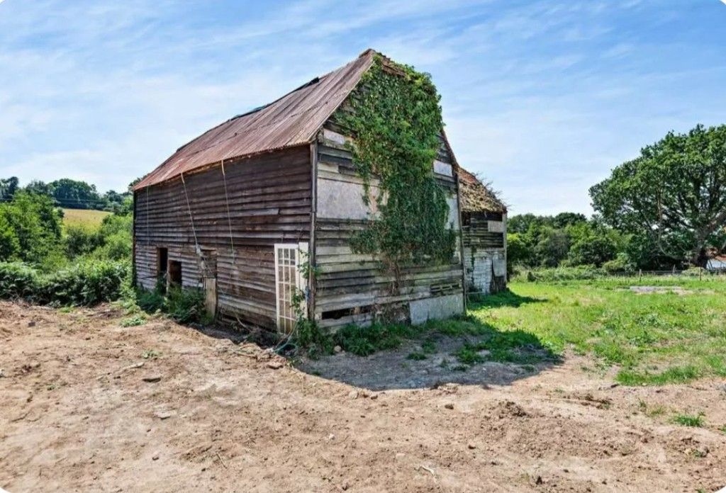 Property photo 2 of 8 Barn
