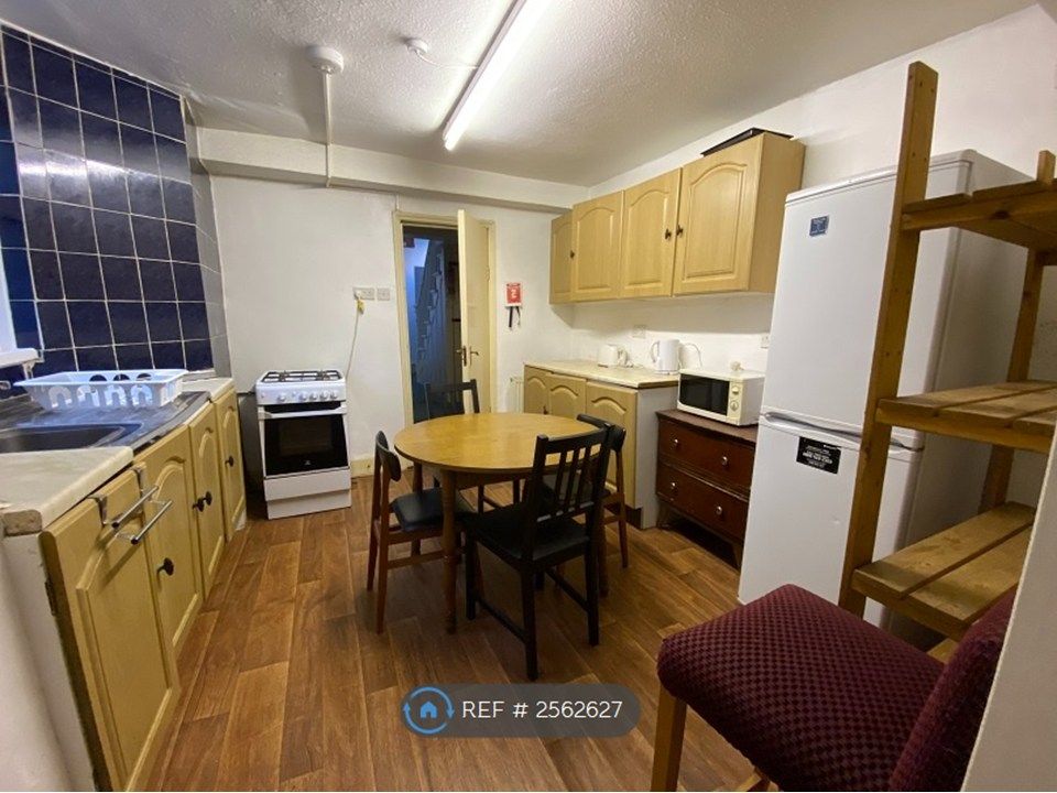 Property photo 1 of 7 Kitchen