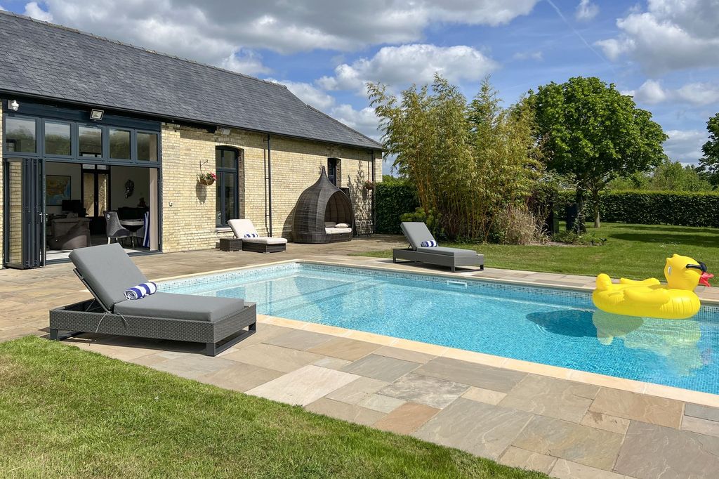 Property photo 2 of 47