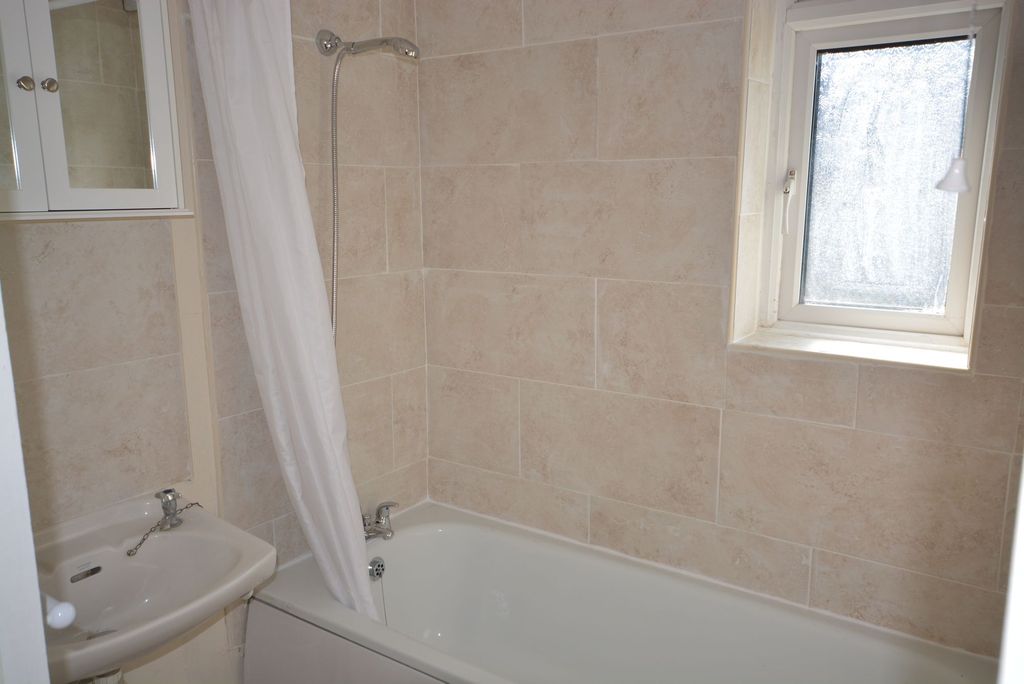 Property photo 2 of 8 Photo 3