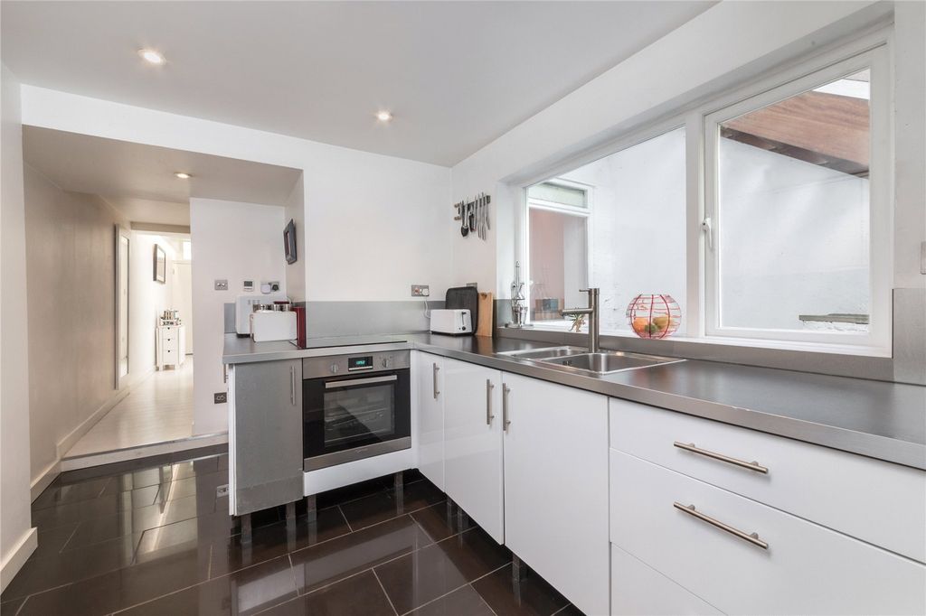 Property photo 3 of 9