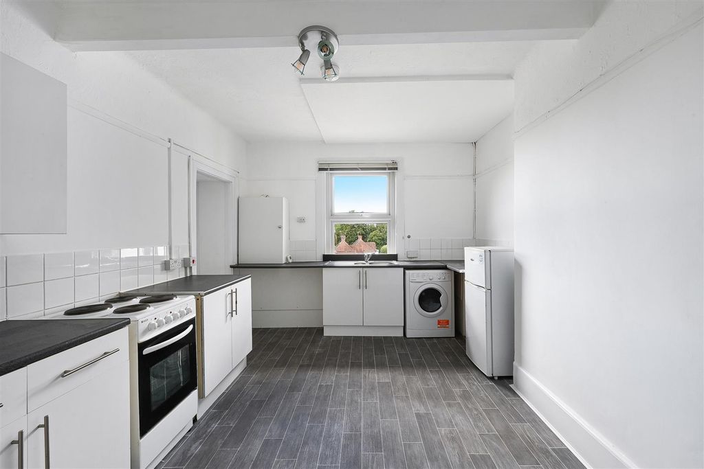 Property photo 2 of 8 The Broadway,,3- (6).Jpg