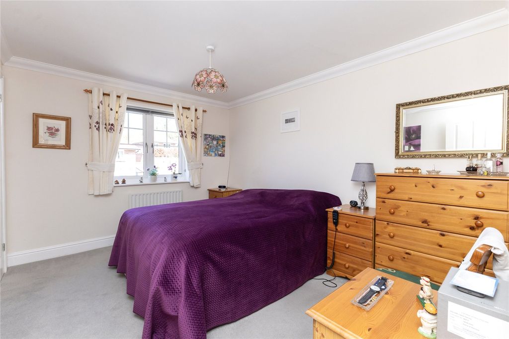 Additional image 8 of 2 bed maisonette for saleLiphook, Hampshire GU30