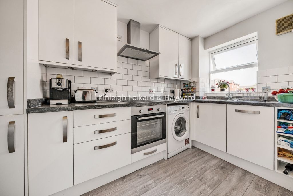 Property photo 3 of 7 2E54E30A-c5d6-4F1B-8