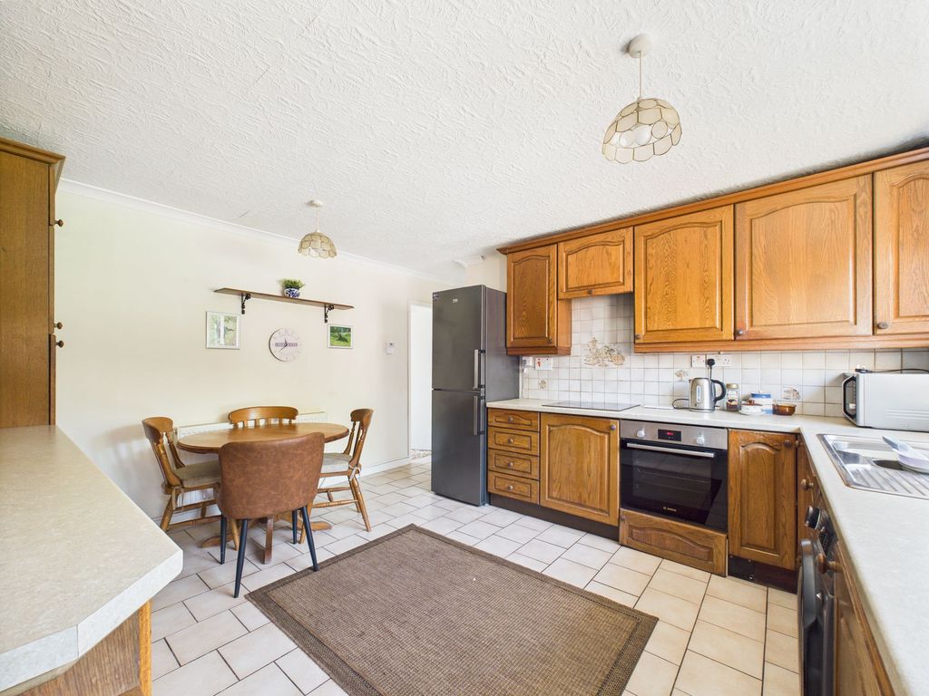 Property photo 3 of 20 Dining Kitchen