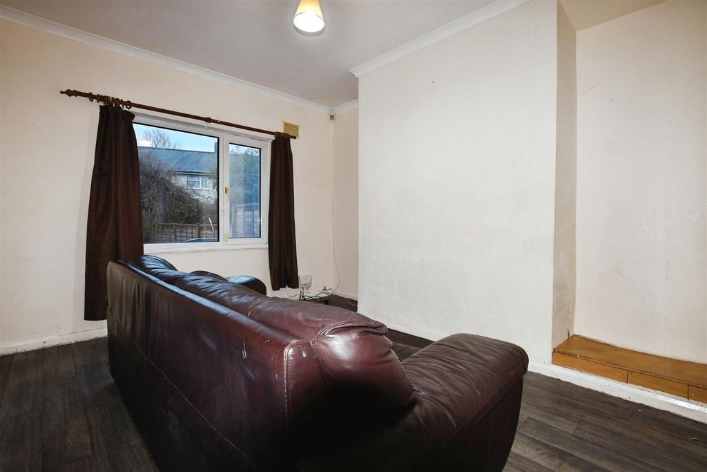 Property photo 2 of 16 Lounge