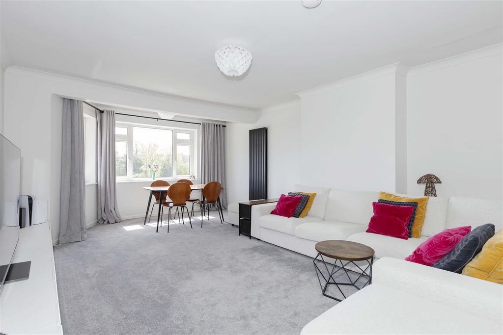 Property photo 2 of 15 Goring Rd_10.Jpg