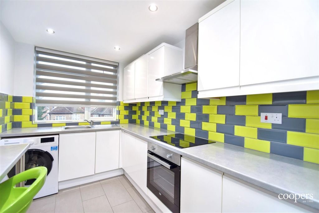 Property photo 3 of 7 Kitchen