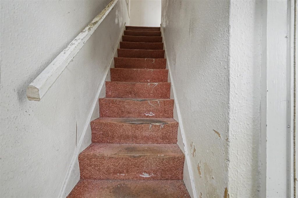 Property photo 3 of 15 Entrance Hall