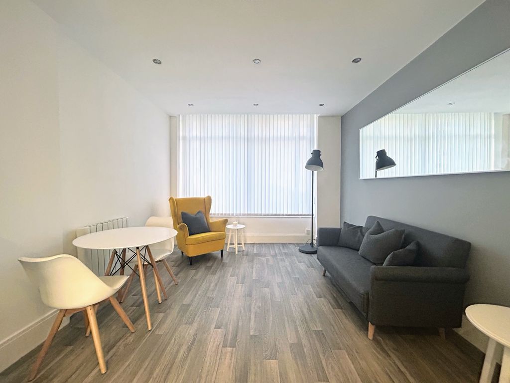 Property photo 2 of 5 Living Room