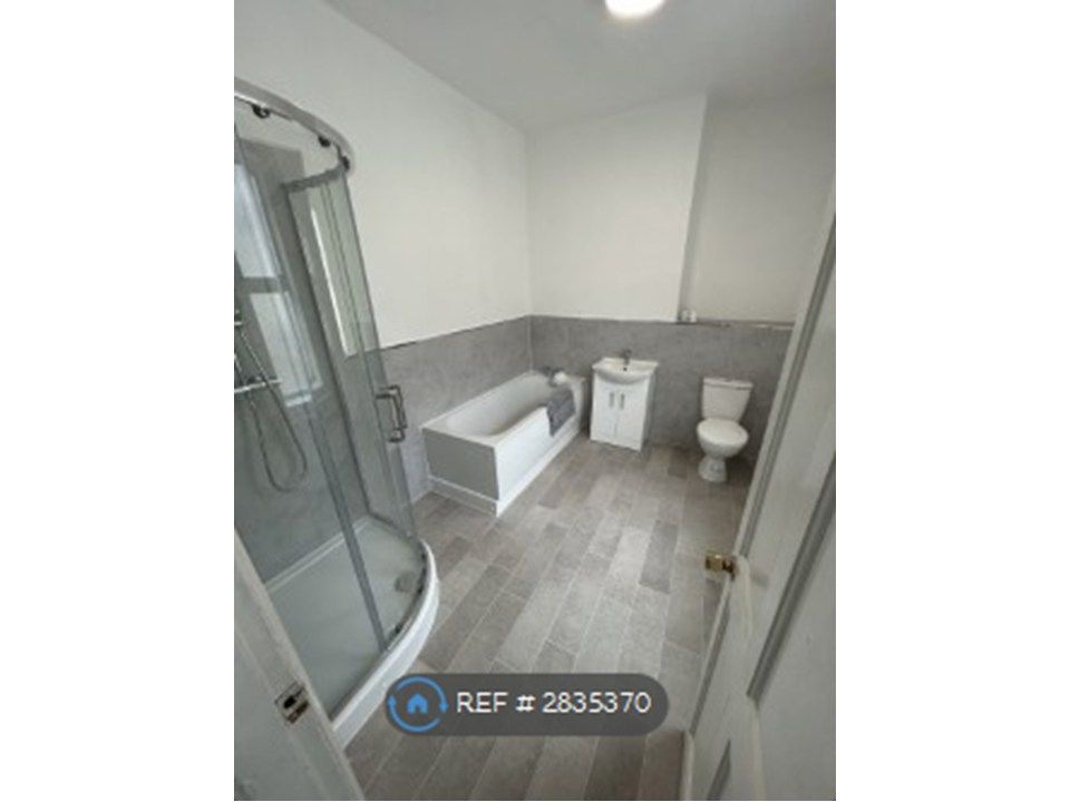 Property photo 2 of 9 Bathroom