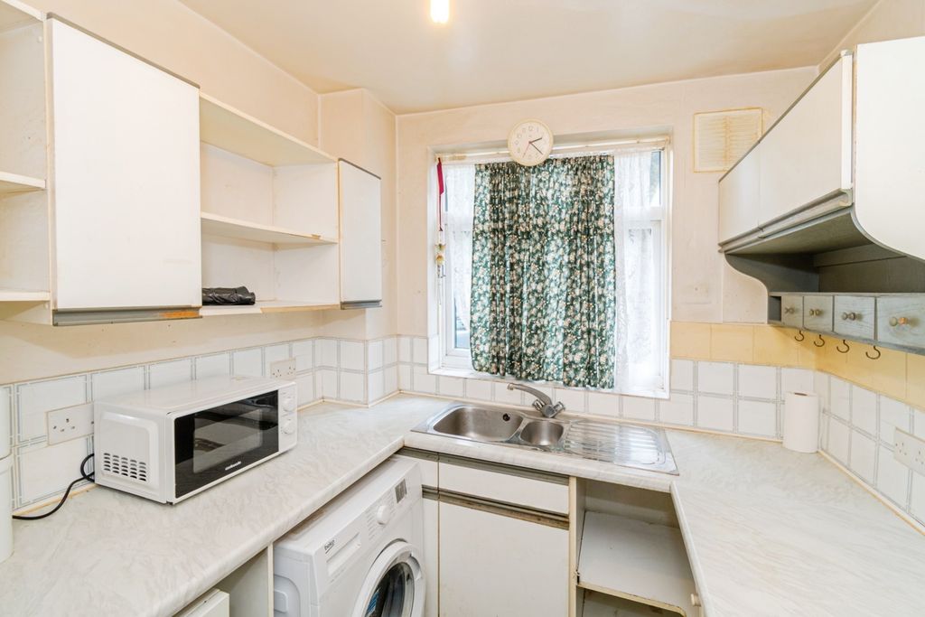 Property photo 2 of 11 Photo