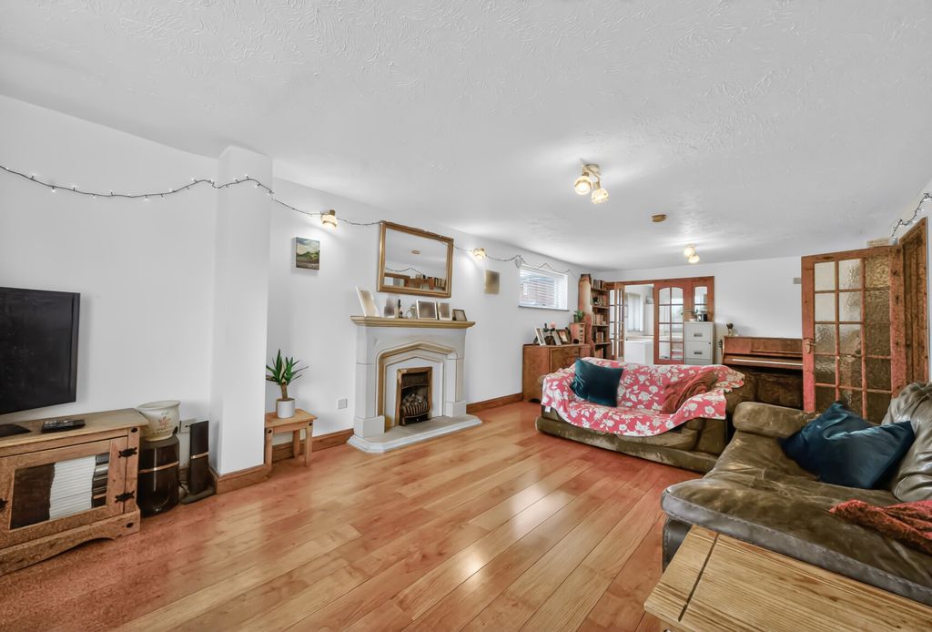 Property photo 2 of 18 1418538-8-69c6Ae5...