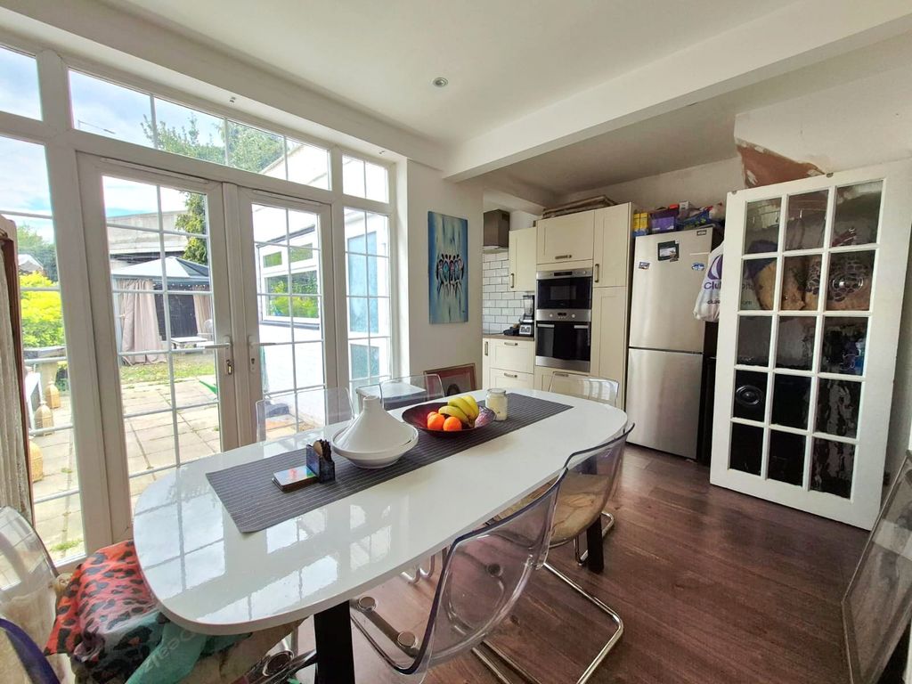 Property photo 3 of 11 Gallery