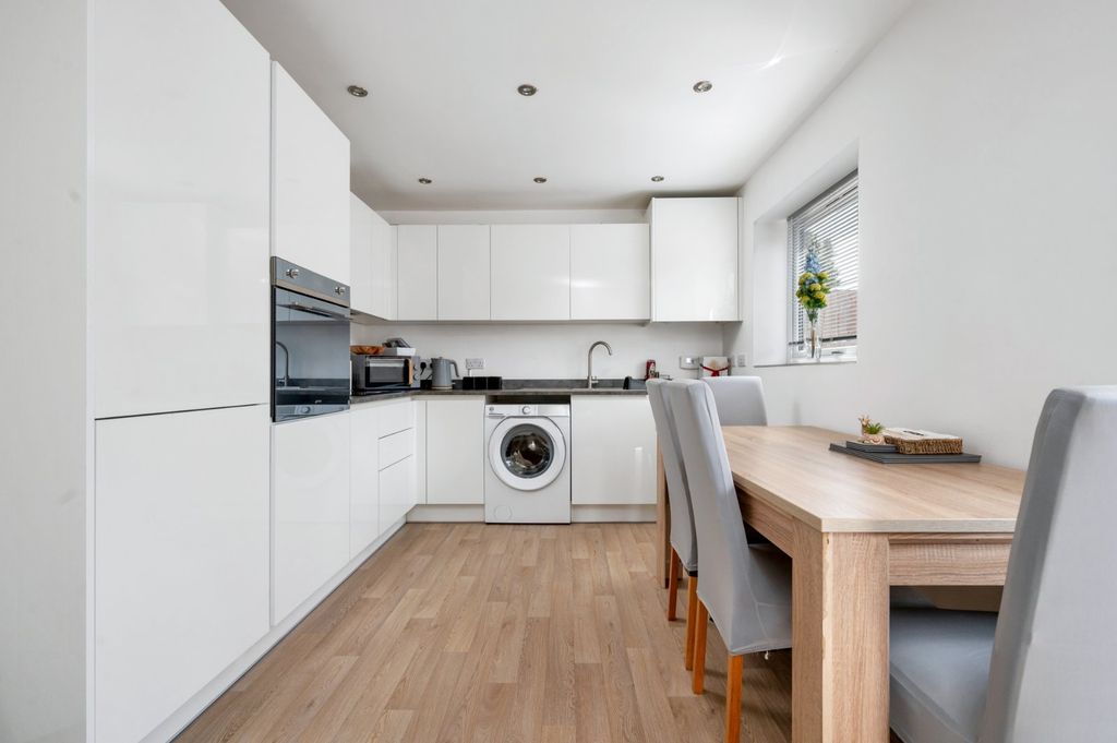 Property photo 3 of 12 Kitchen