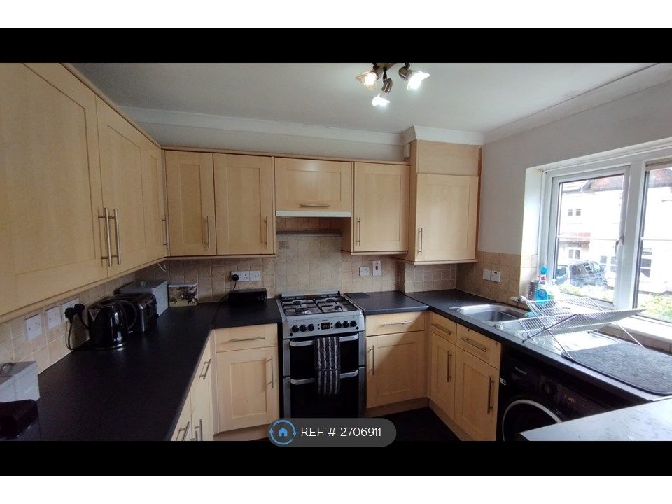 Property photo 3 of 14 Kitchen