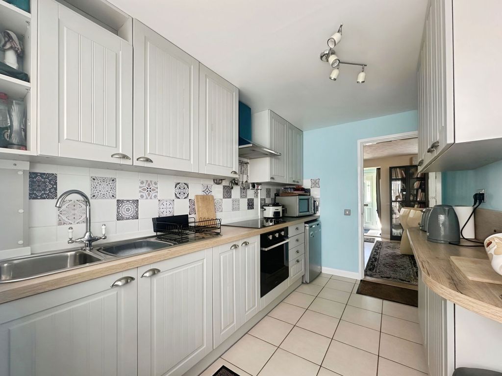 Property photo 3 of 17