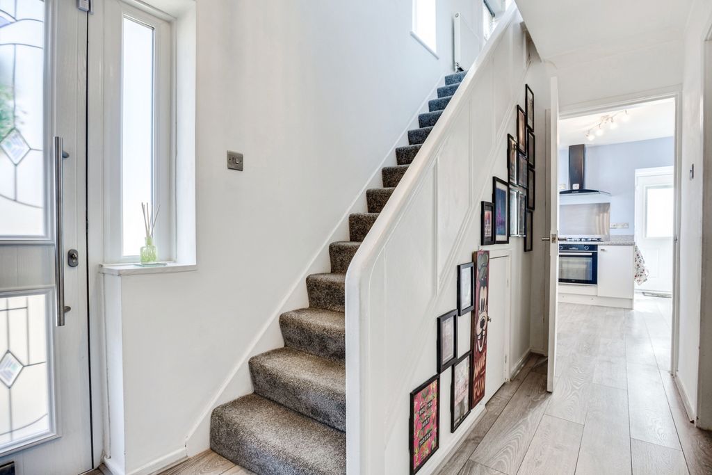 Property photo 2 of 15 Entrance Hall