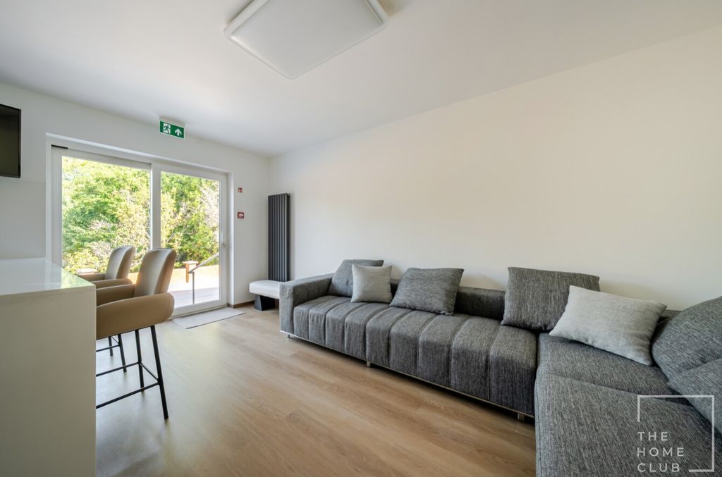 Property photo 2 of 12 0B1Dff2E-8Cb1-4cd7-B12A-Aaee70B61424