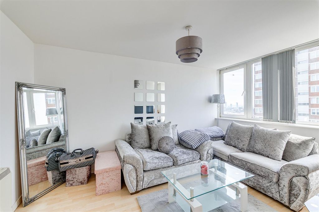 Property photo 3 of 12 77 View 146, L5 3BA_6.Jpg