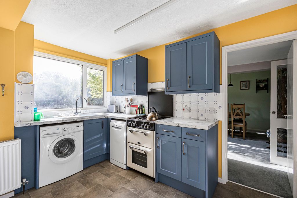 Property photo 3 of 26 Kitchen