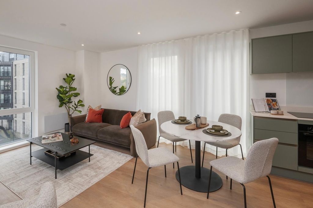 Property photo 3 of 6 Living Room