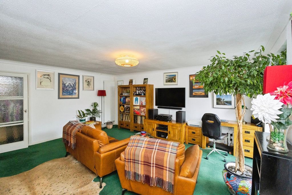 Property photo 3 of 13 Pbox-Img.Jpg