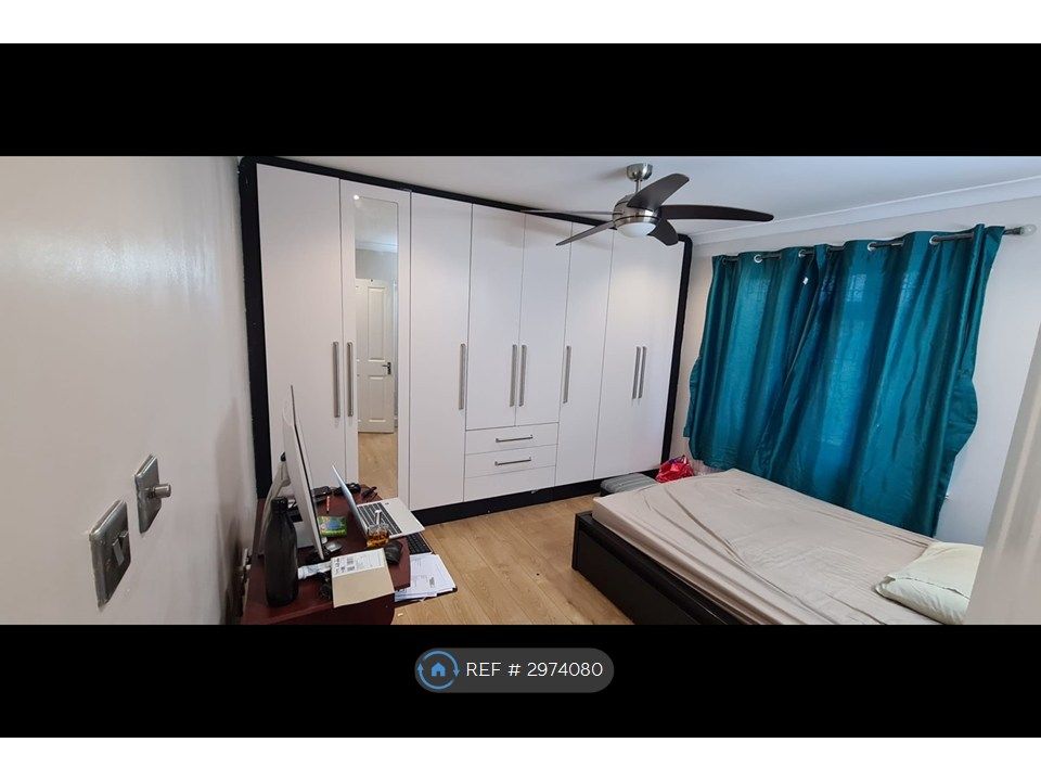 Property photo 3 of 17 Bedroom