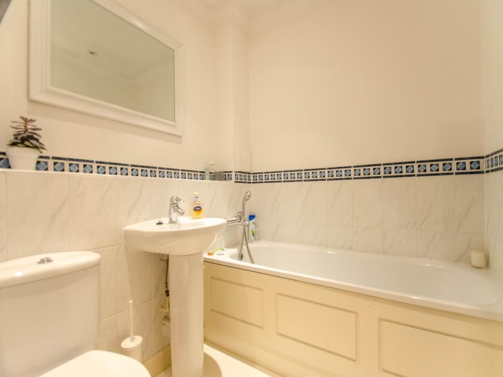 Property photo 2 of 10 Bathroom/WC