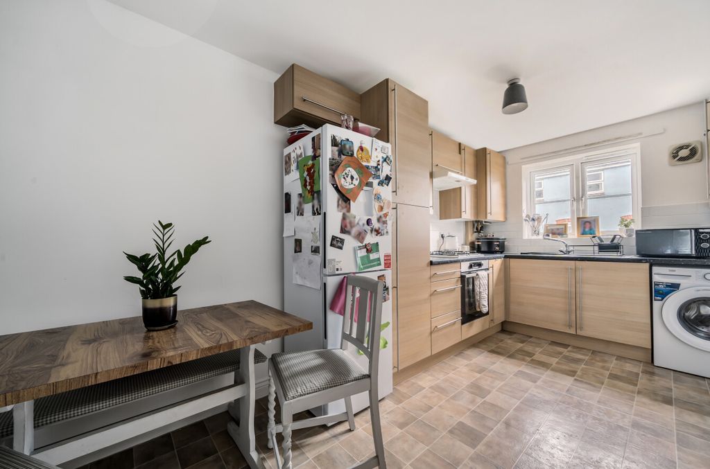 Property photo 2 of 11 1362368-9-68Dfe1d...