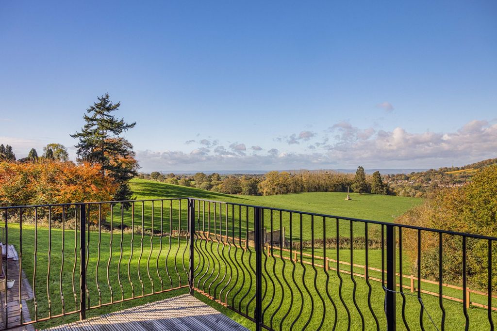 Property photo 2 of 33 Picture No. 48