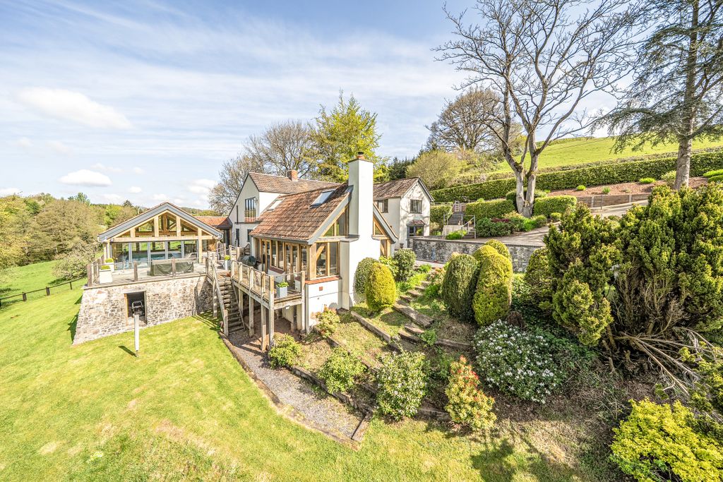 Property photo 1 of 48 .