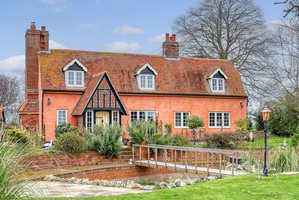 Property photo 2 of 28 Front Aspect