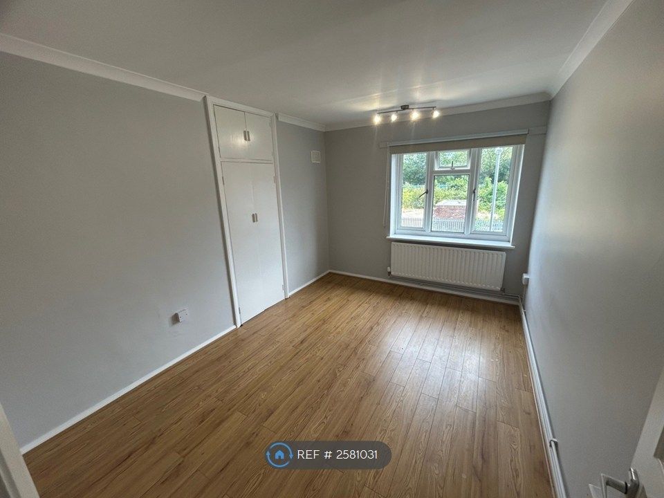 Property photo 2 of 9 Bedroom