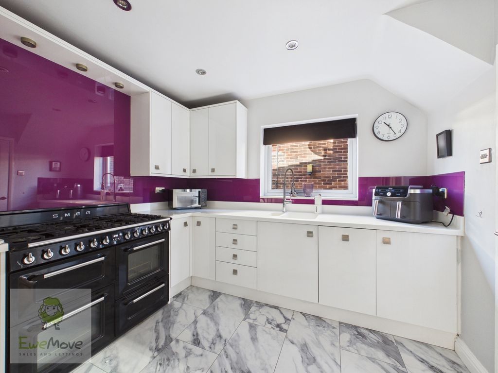 Property photo 3 of 18 Kitchen Breakfast Room