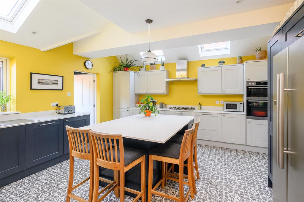 Property photo 2 of 21 Kitchen