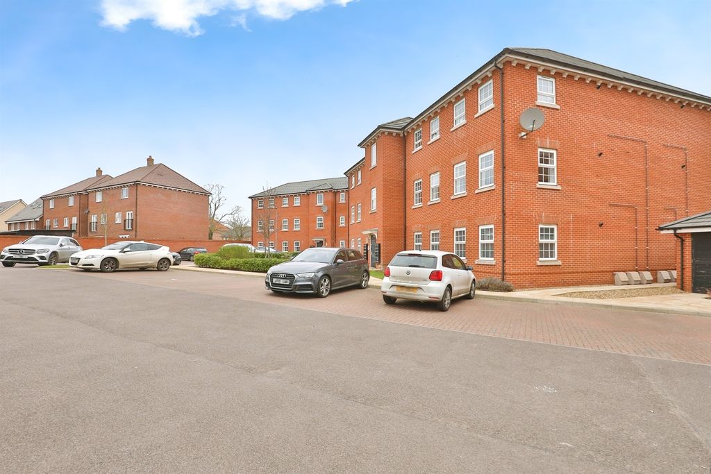 Property photo 2 of 17