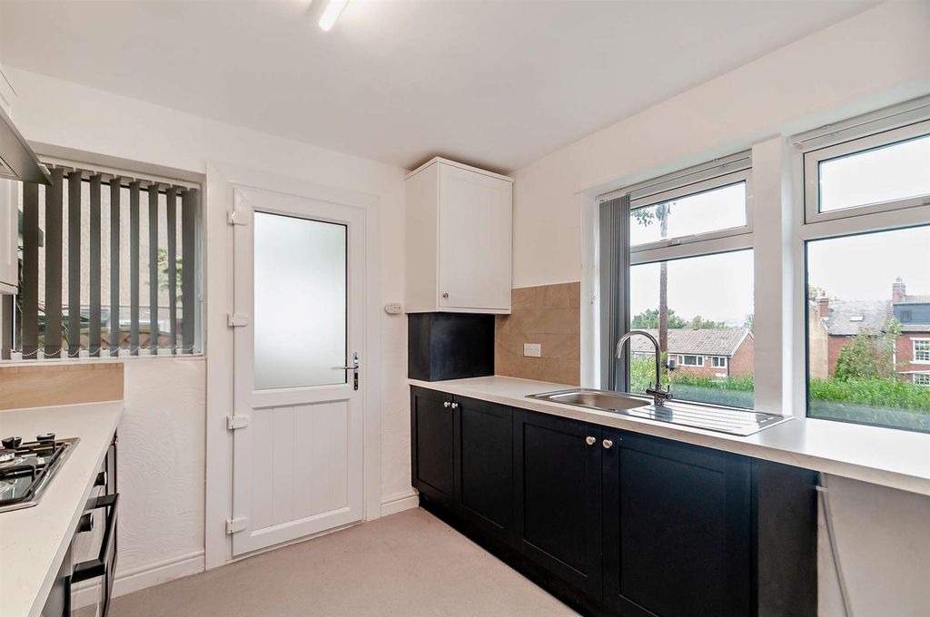 Property photo 3 of 8 8666916-Interior05-800.Jpg