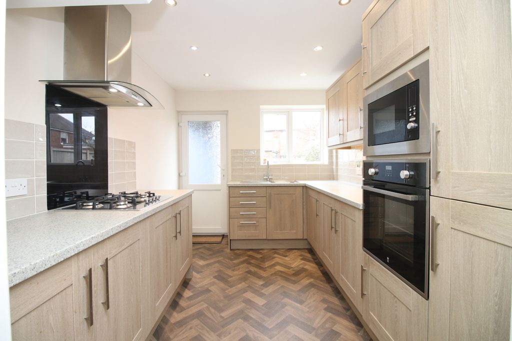 Property photo 2 of 22