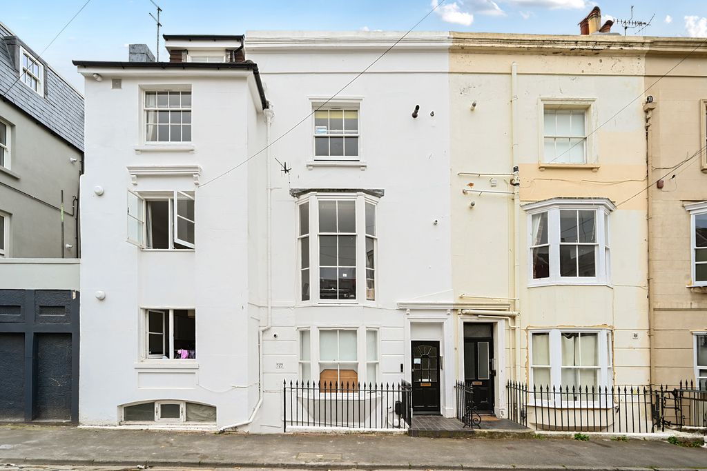 Property photo 1 of 12