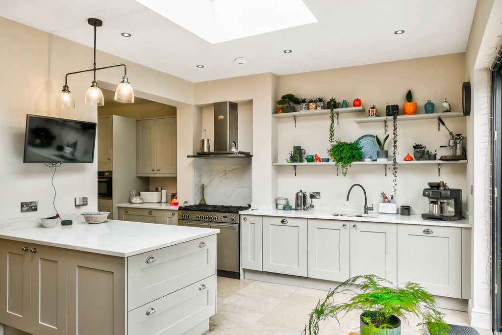 Property photo 2 of 38